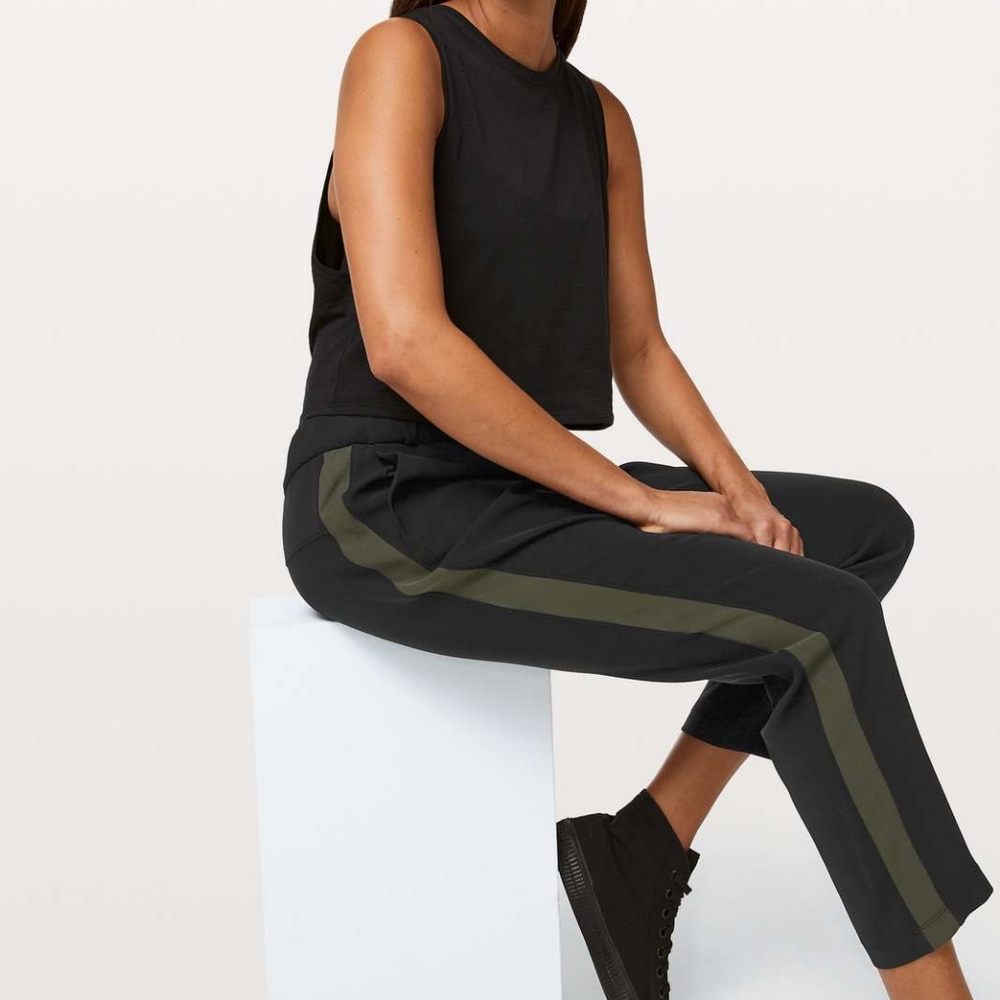 Lululemon On the Fly 7/8 woven Black Pants with green stripw